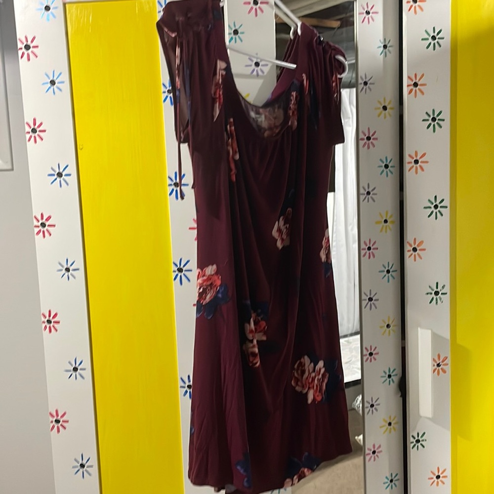 Maurice’s size 1 (XL) maroon floral dress!